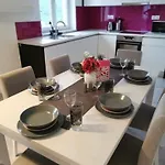 Luxury شقة *
