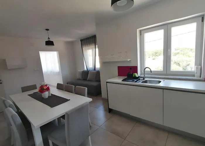 Luxury Apartment *
